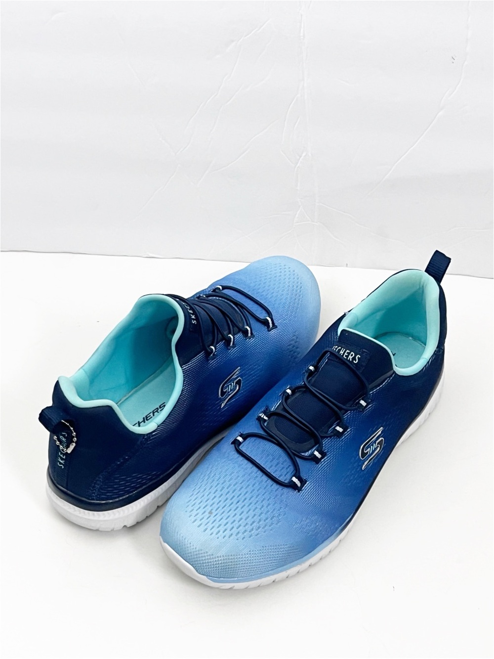 SKECHERS Virtue Pure Radiance Memory Foam Bungee Slip On Shoes Sneakers Size 8.5